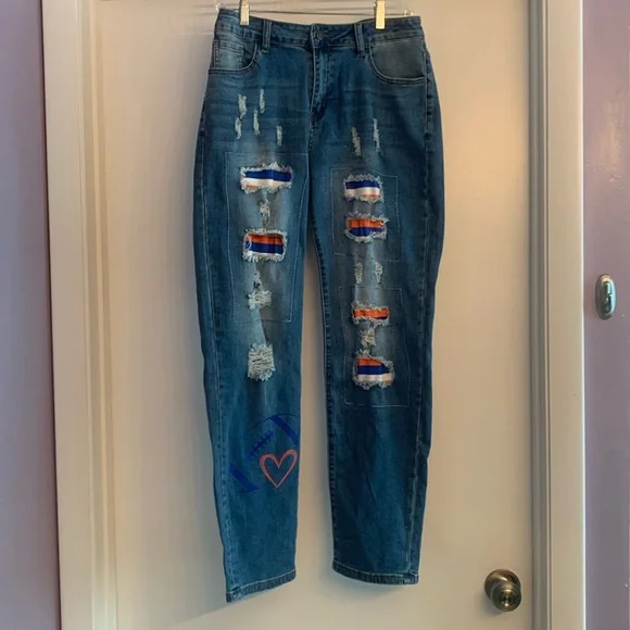 🏈Woman’s Jeans🏈 - Picture 1 of 5
